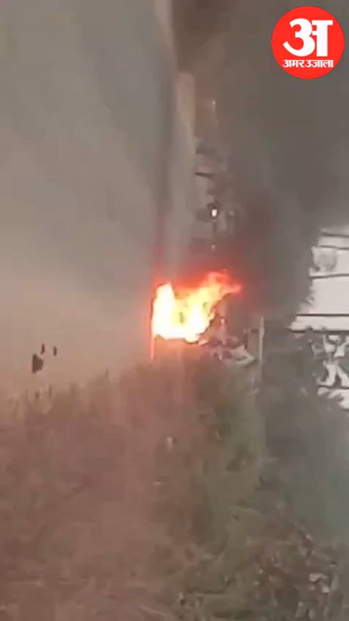 Moving bike catches fire, husband, wife and children safe