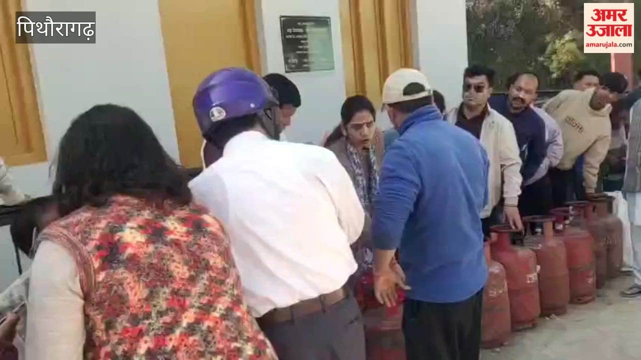 Gas crisis in Pithoragarh, long queues for cooking gas since night