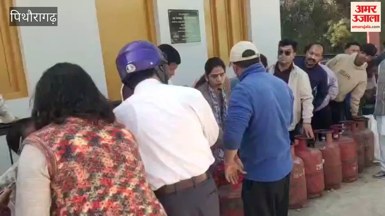 Gas crisis in Pithoragarh, long queues for cooking gas since night