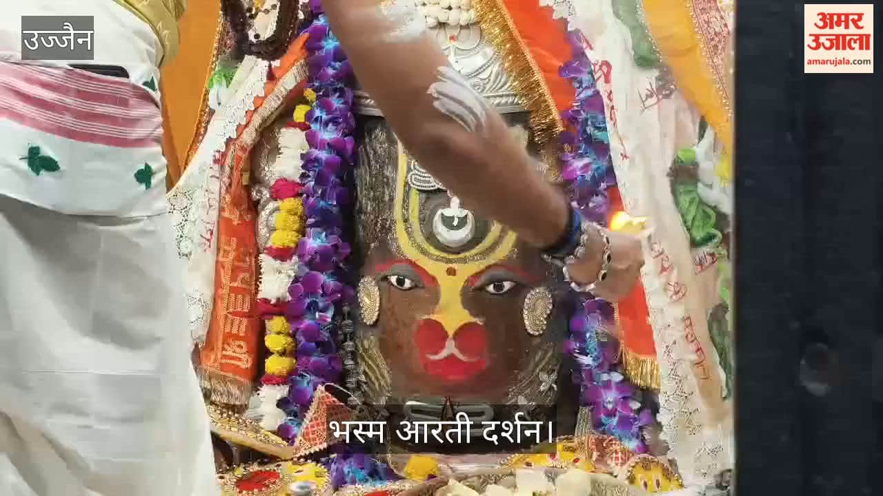 Baba Mahakal dressed Hanuman Bhasma Aarti of Purnima, devotees rejoiced Jai Hanuman Jai Mahakal.