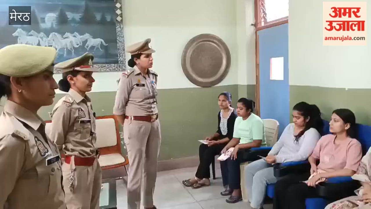 Meerut: Female sub inspectors gave important information to girl students