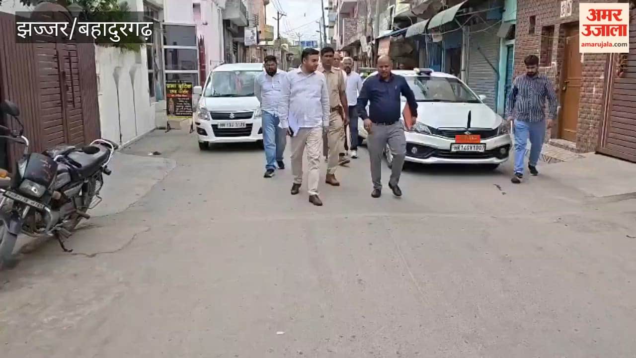 In Bahadurgarh, DMC Abhinav Siwach inspected development works in the city.
