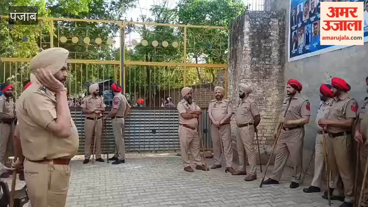 Police stopped farmers heading to protest against the CM in Moga.