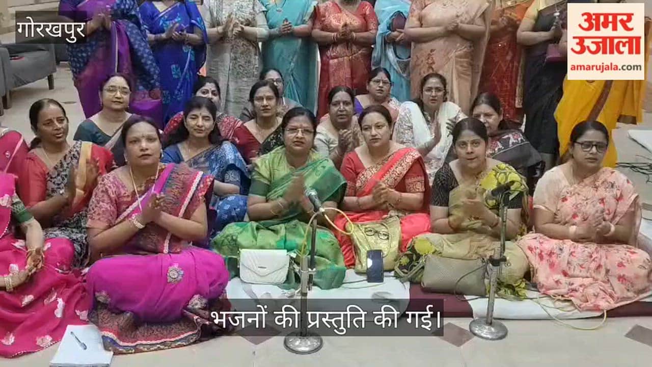 Bhajans were presented by Krishna Priya Darbar at Agarwal Bhawan.