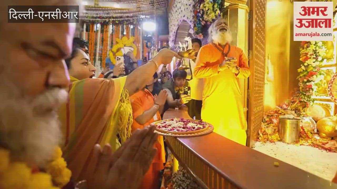 CM Rekha Arrives at Karol Bagh Temple for Hanuman Janmotsav