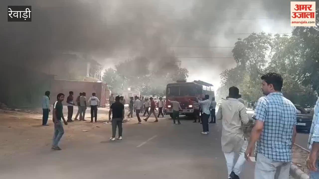 Massive fire breaks out in scrap warehouse