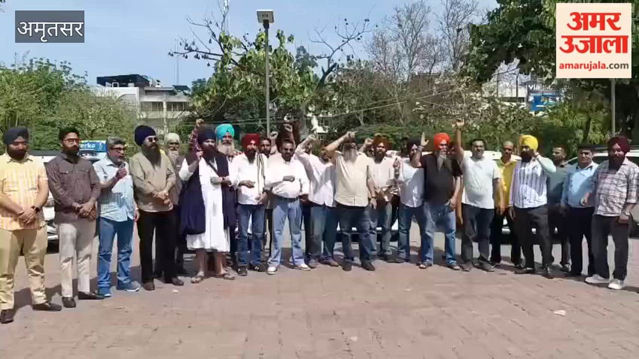 Azad Taxi Union Stages Protest in Amritsar; Sloganeering Against Himachal Government