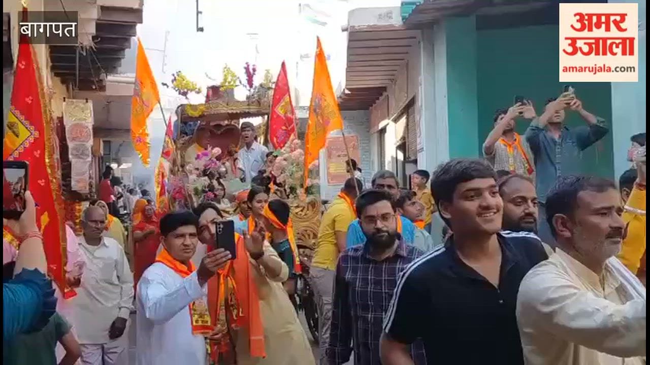 Baghpat:Grand procession of Lord Hanuman was taken out with great pomp in Doghat on Hanuman Jayanti