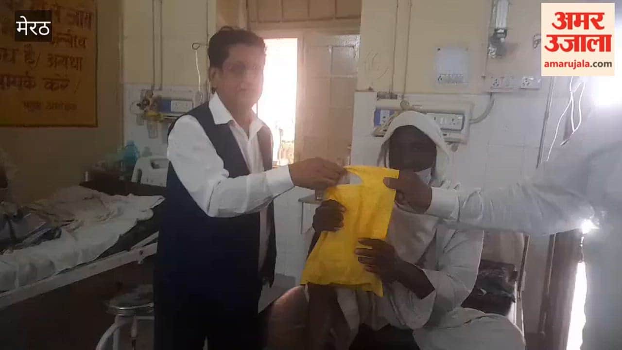 Meerut: Fruits and biscuits distributed at district hospital on Saifi Foundation Day