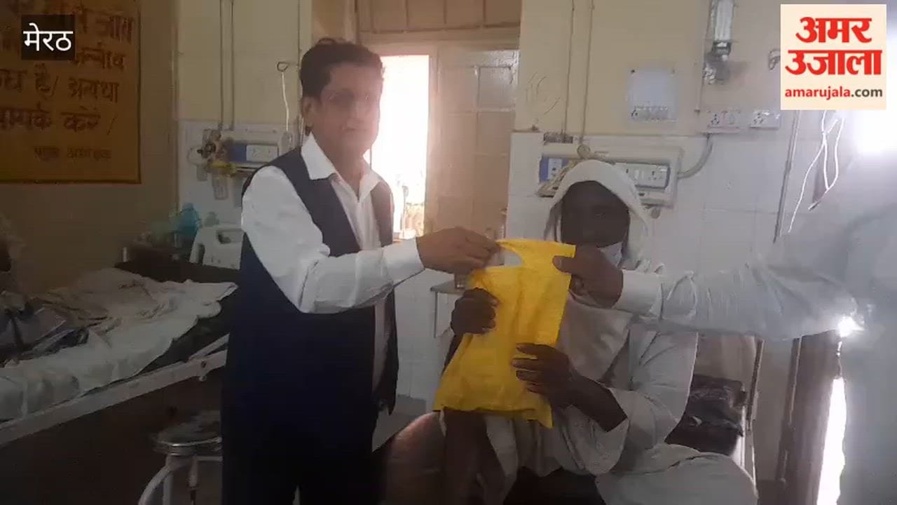 Meerut: Fruits and biscuits distributed at district hospital on Saifi Foundation Day
