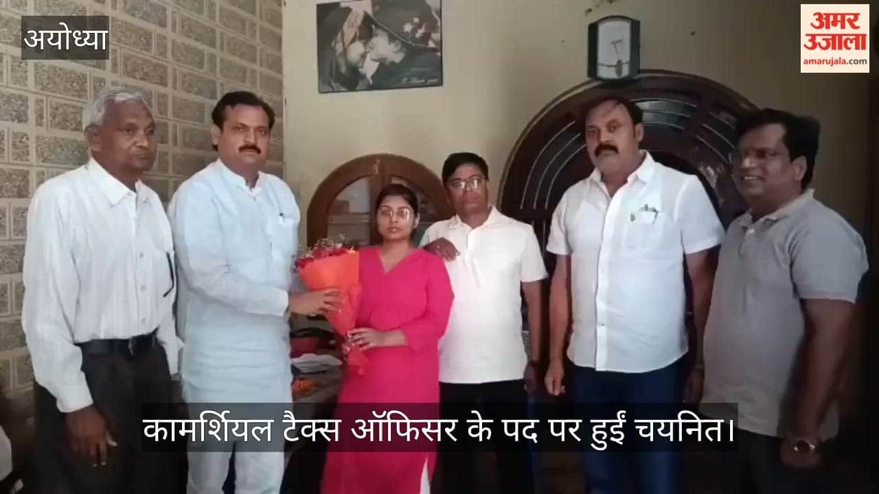 VIDEO : लोक सेवा आयोग में 105वीं रैंक हासिल करने वाली पल्लवी का सपा नेता ने किया स्वागत