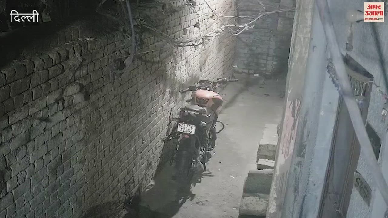 unidentified youths attempted to set fire to a house In Delhi Adarsh Nagar