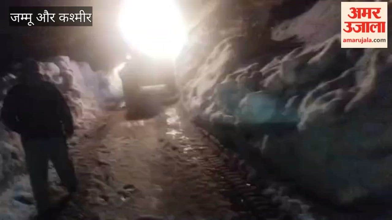 Snowfall shuts Gurez road; 38 vehicles rescued