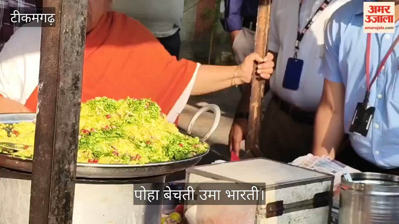 Tikamgarh News: Uma Bharti hits streets against anti-encroachment drive, sells poha on cart in protest