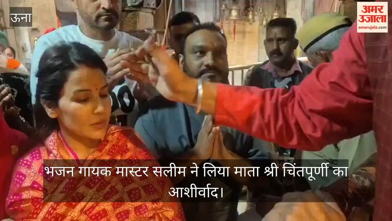 Una Bhajan singer Master Saleem pays obeisance at the shrine of Maa Chintpurni and sings a devotional offering to Mata Rani
