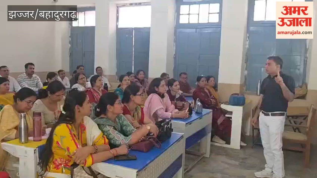 Teachers are being trained for census work in Bahadurgarh.