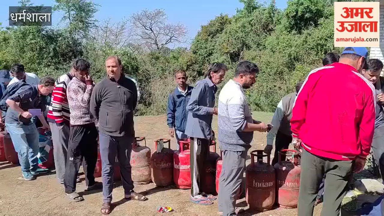 Kangra A crowd of people gathered outside a gas agency's warehouse in the Cheel Gadi area of Dharamshala to collect cylinders