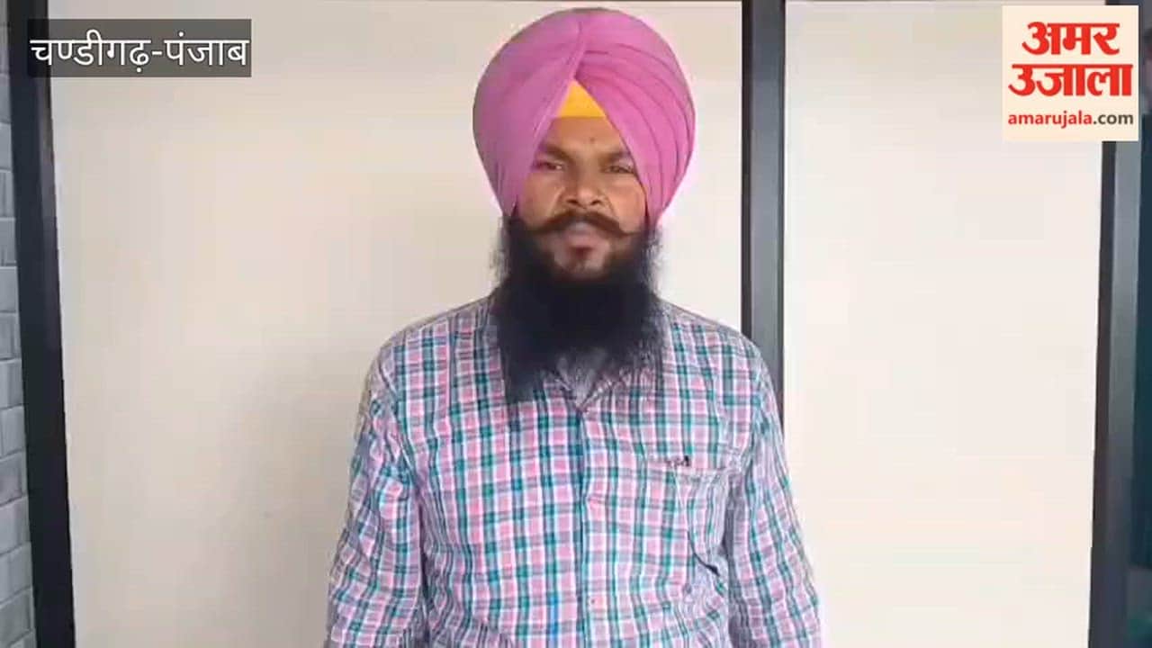 Ferozepur Police detained farmers who were heading to the Chief Minister's rally in Moga.