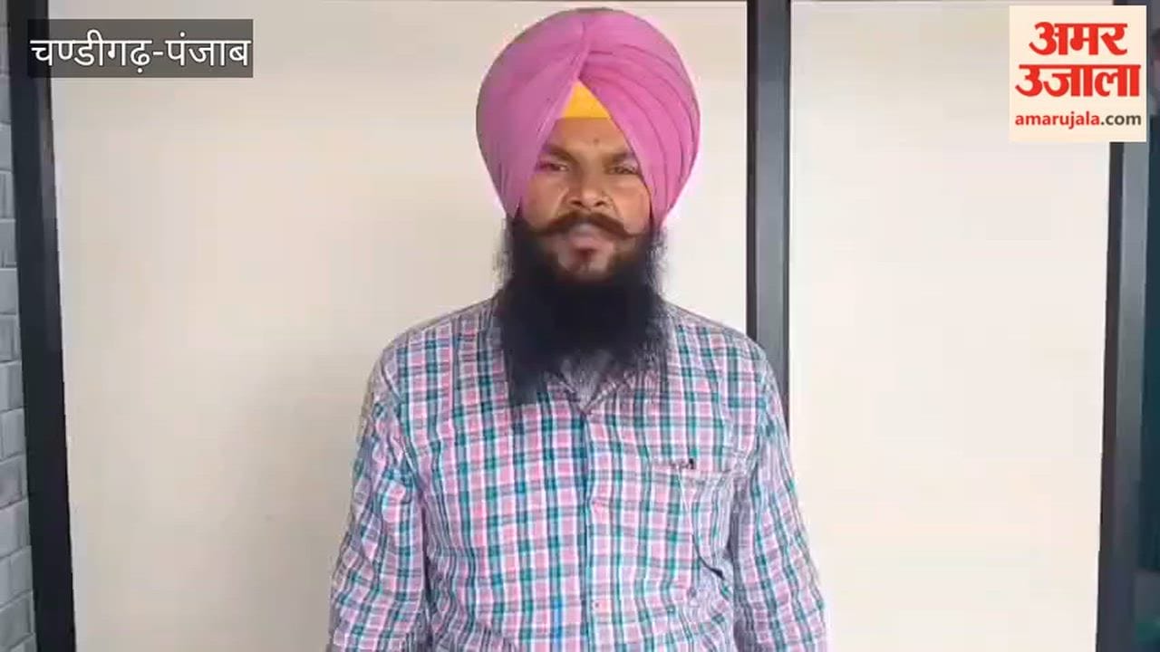Ferozepur Police detained farmers who were heading to the Chief Minister's rally in Moga.