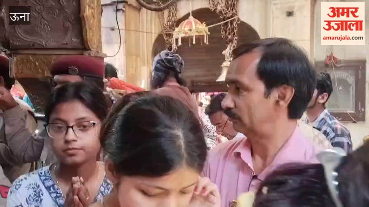 Una A sudden surge of devotees at the Chintpurni Temple on Sunday prompted temple official Sanjeev Prabhakar to personally step in to manage the arrangements