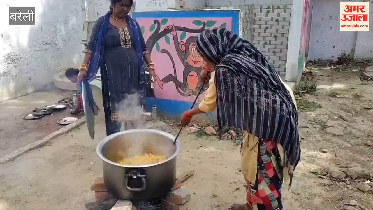 Amidst the LPG shortage, food is being cooked using firewood