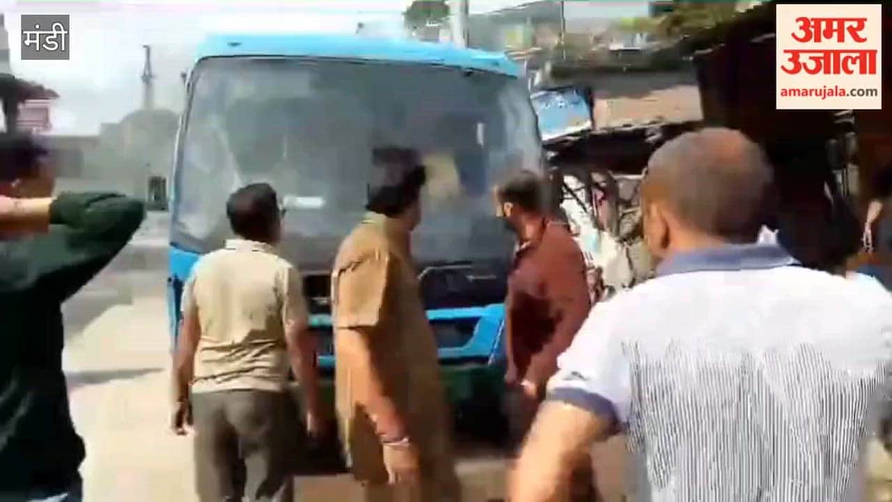 Mandi Fire Breaks Out in HRTC Bus Engine in Ladbharol; Major Tragedy Averted Thanks to Passengers Presence of Mind