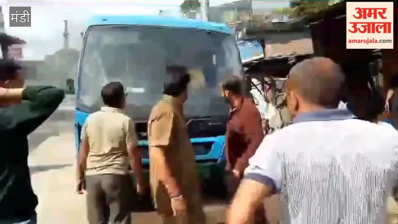 Mandi Fire Breaks Out in HRTC Bus Engine in Ladbharol; Major Tragedy Averted Thanks to Passengers Presence of Mind