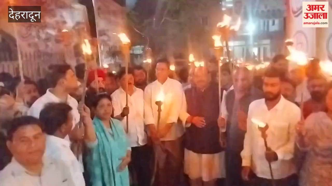 Dehradun: Congress Outraged Over Deteriorating Law and Order; Torch Procession Held Under the Leadership of Ganesh Godiyal