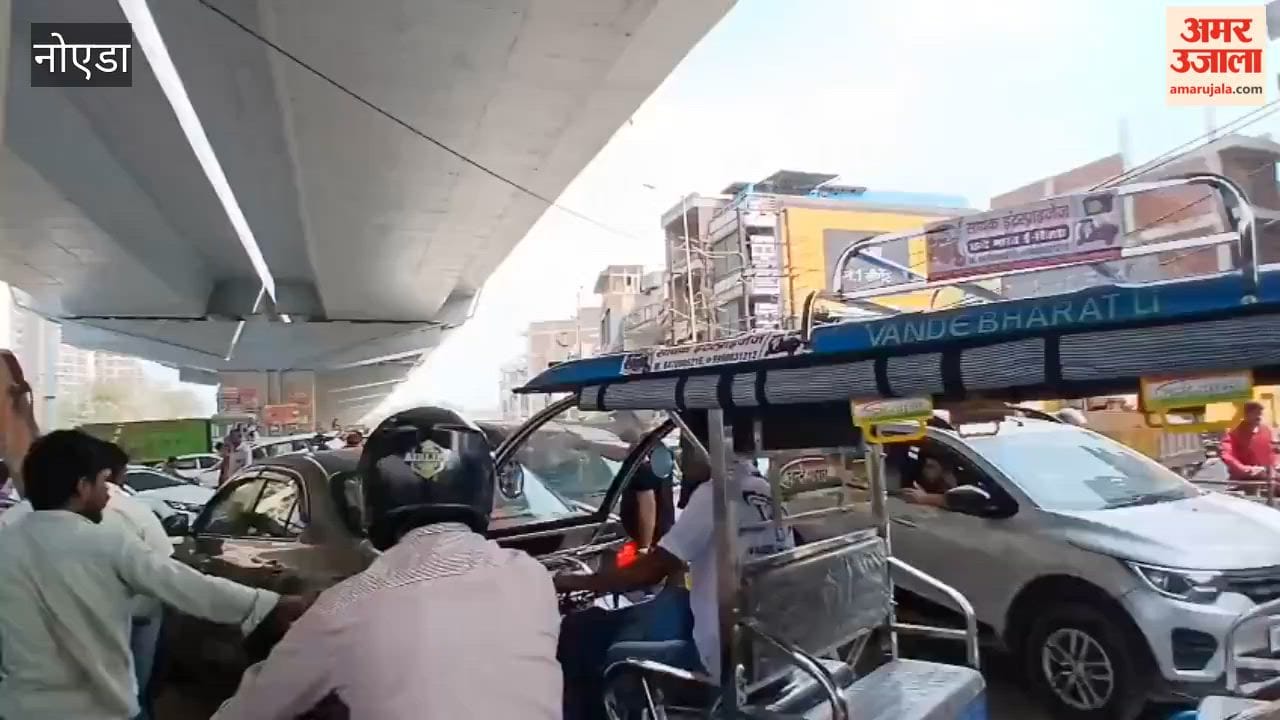 Long traffic jam caused by repair work under the Bhangel elevated road.
