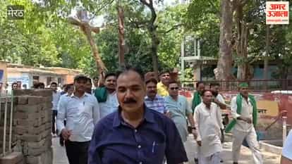 Meerut: Advocates, Farmers and Deed Writers Burn Effigy in Protest Against E-Registration System