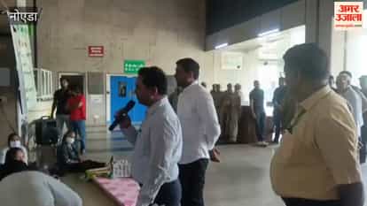 Greater Noida Heated argument between outsourced staff and police at GIMS Hospital