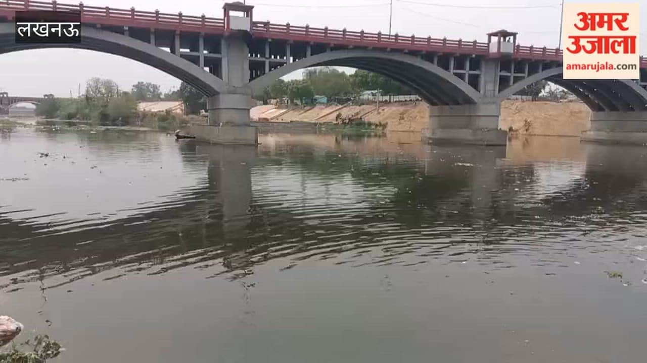 लखनऊ में कुड़िया घाट पर खोला गया गोमती नदी पर बना अस्थायी बांध
