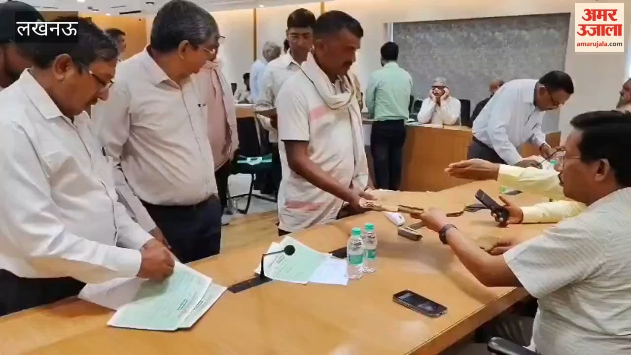 लखनऊ में प्राधिकरण दिवस में आए लोगों की समस्याएं सुनी गईं