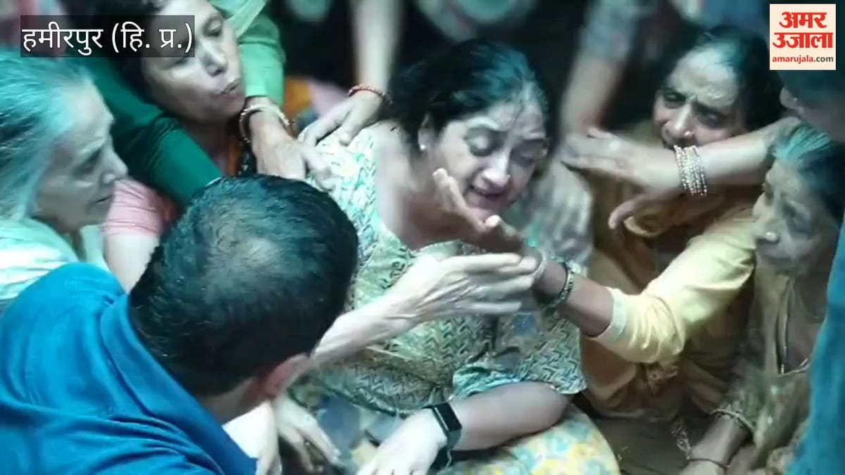 Hamirpur: मर्चेंट नेवी कैडेट आदित्य शर्मा का अंतिम संस्कार, नम आंखों से दी गई अंतिम विदाई