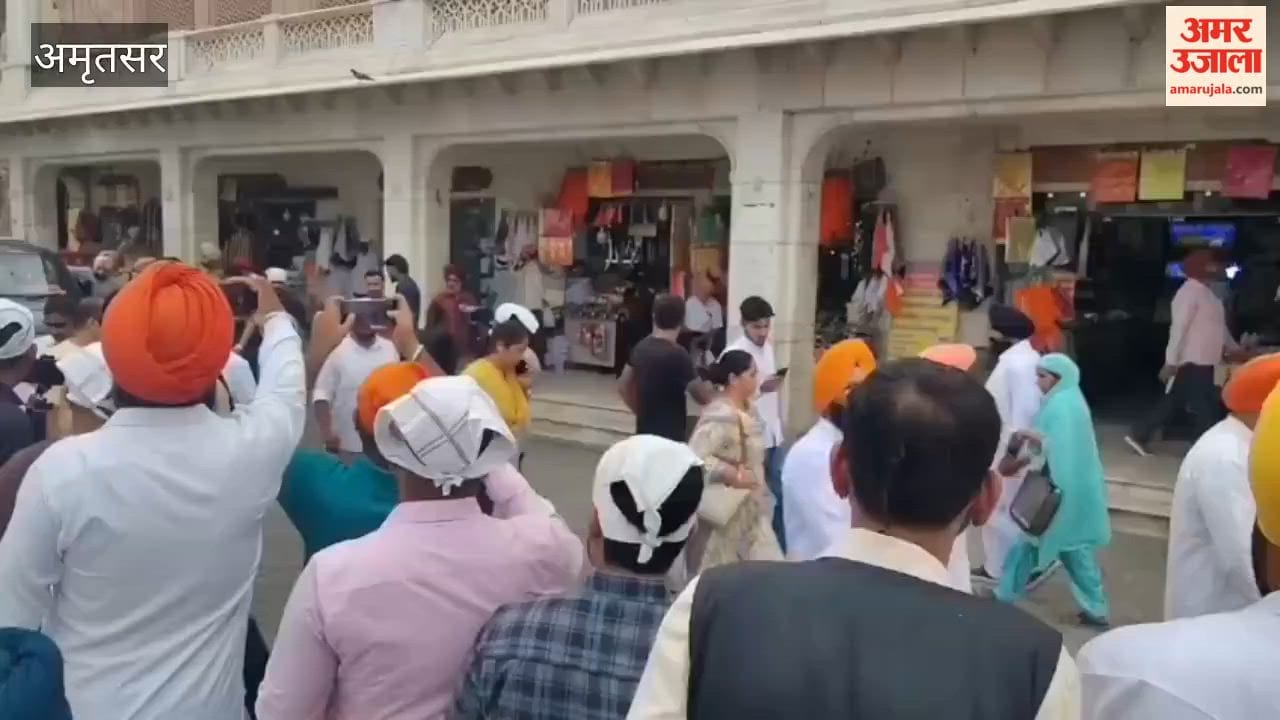 Punjab BJP President Kewal Singh Dhillon and Rajya Sabha MP Tarun Chugh visited Sri Harmandir Sahib.