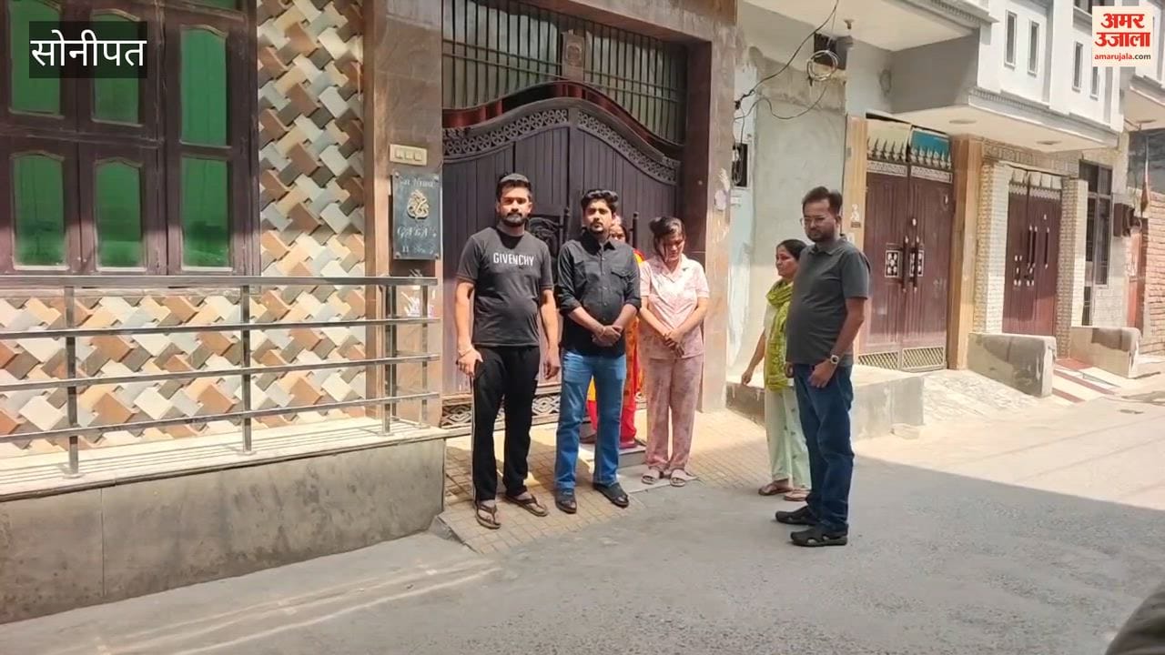 Jewelry and valuables worth lakhs stolen from the home of a property dealer who had gone to visit Kashmir.