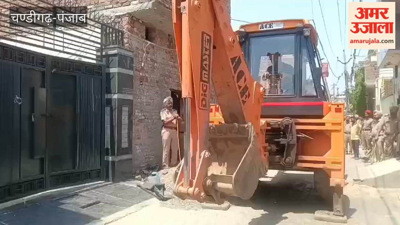 The administration's bulldozers razed the illegal properties of two brothers who are drug smugglers; nearly 30 criminal cases are registered against the duo.