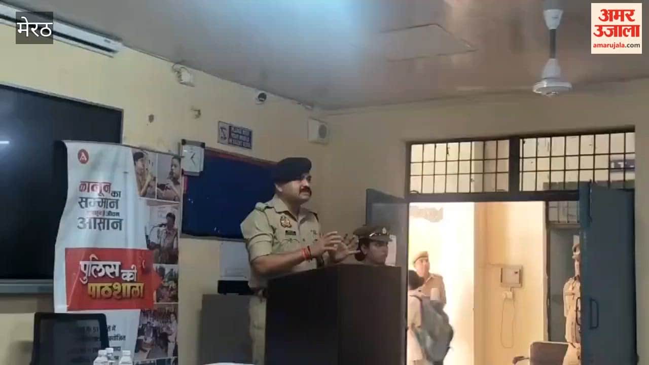 Meerut: SP City Educates Students on Cyber Safety at Amar Ujala’s ‘Police Ki Pathshala’