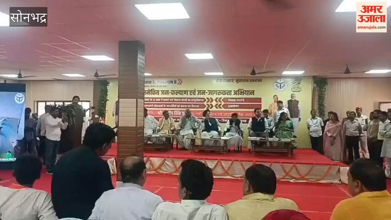 Union Minister gifts ambulance and blood donation bus