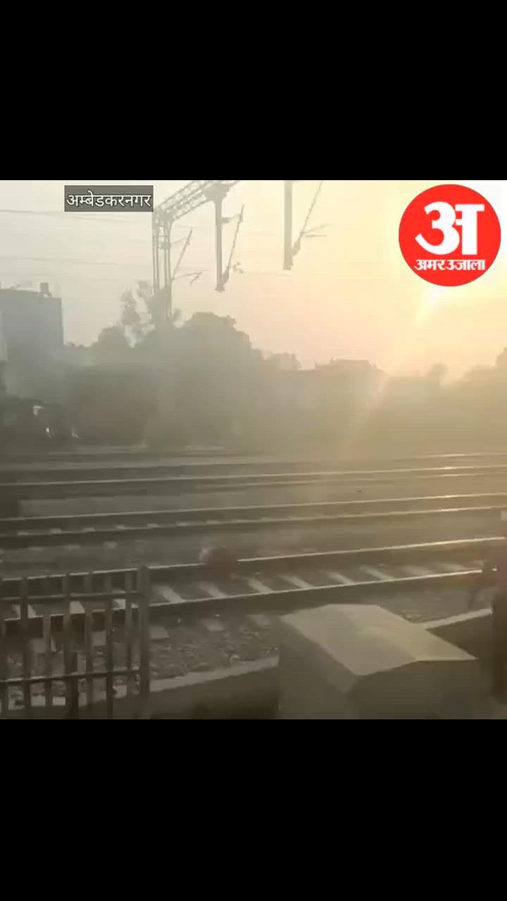 VIDEO: रेलवे ट्रैक पर लेटे शराबी की वीडियो वायरल