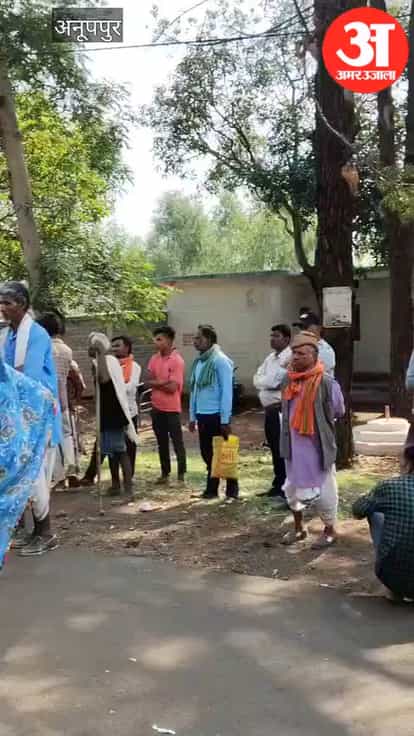 Road blockade to protest corruptionShahdol-Amarkantak road blocked for hours