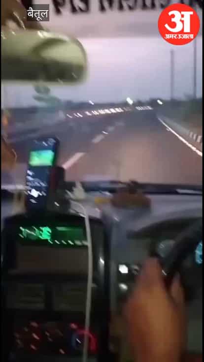 Betul News: Friends arrived to pick up a young woman who had returned from Indore, killing three young men