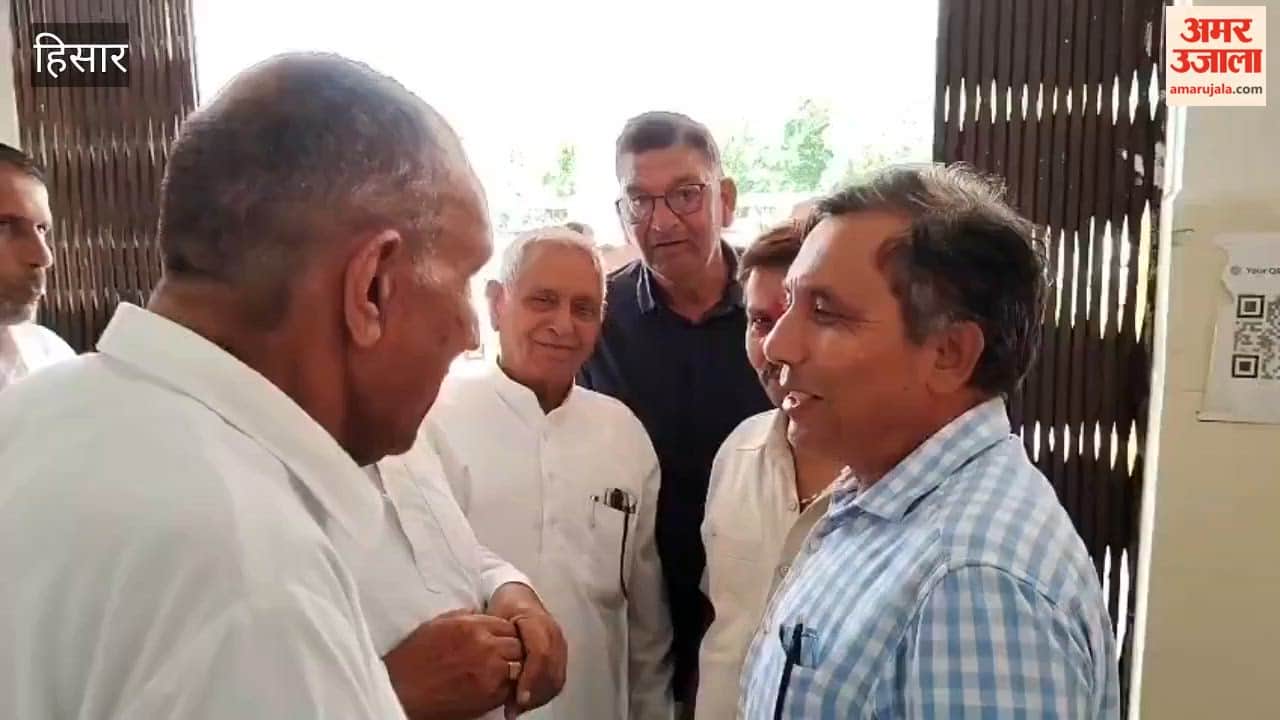 Traders in Hansi, troubled by waterlogging, approached the Deputy Commissioner; they had first visited the Public Health Department office.