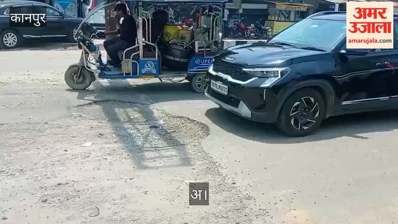 Kanpur Pothole at Singhpur intersection becomes a hazard for commuters