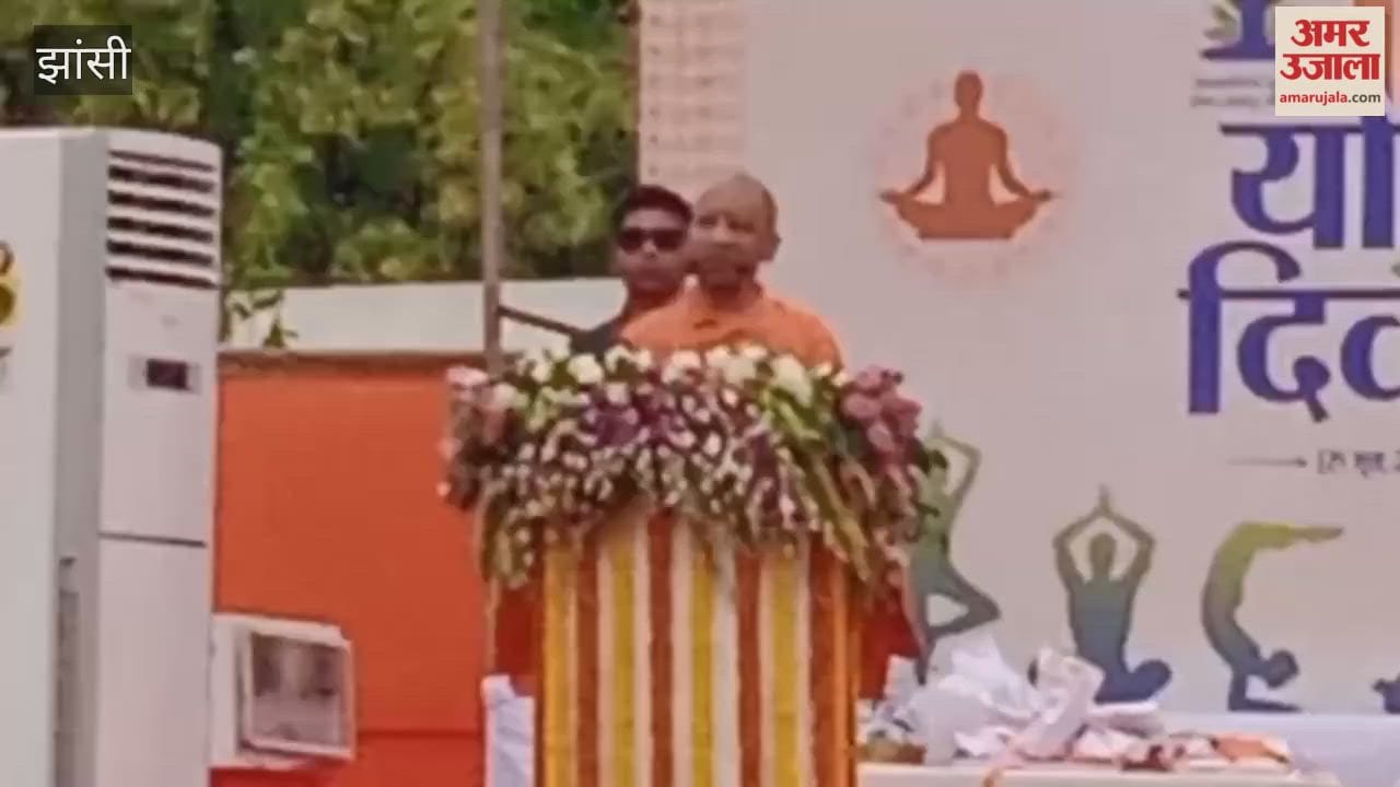 CM performs yoga at the foothills of Jhansi Fort, delivers this message.