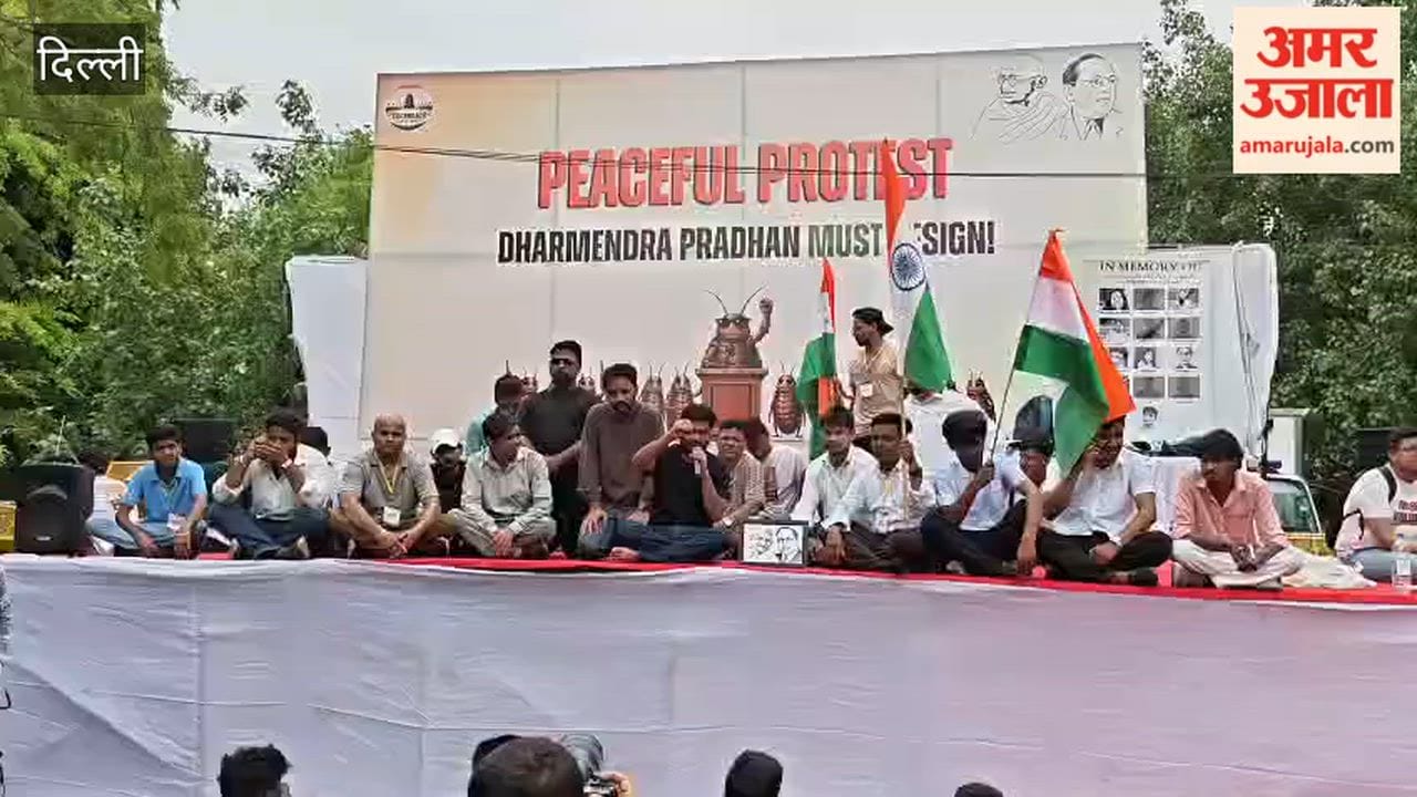 Cockroach Janata Party' protest continues for second day at Jantar Mantar
