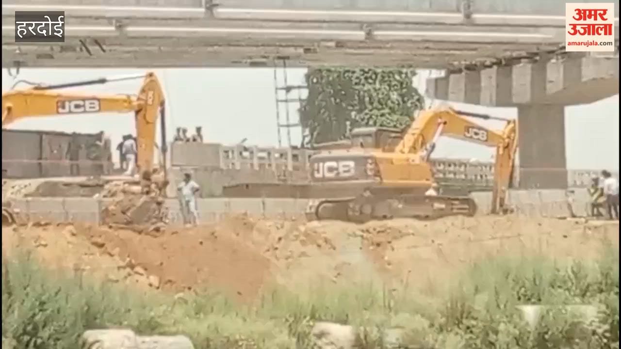 Beam falls while being placed on a bridge pillar under construction in Hardoi; two people injured