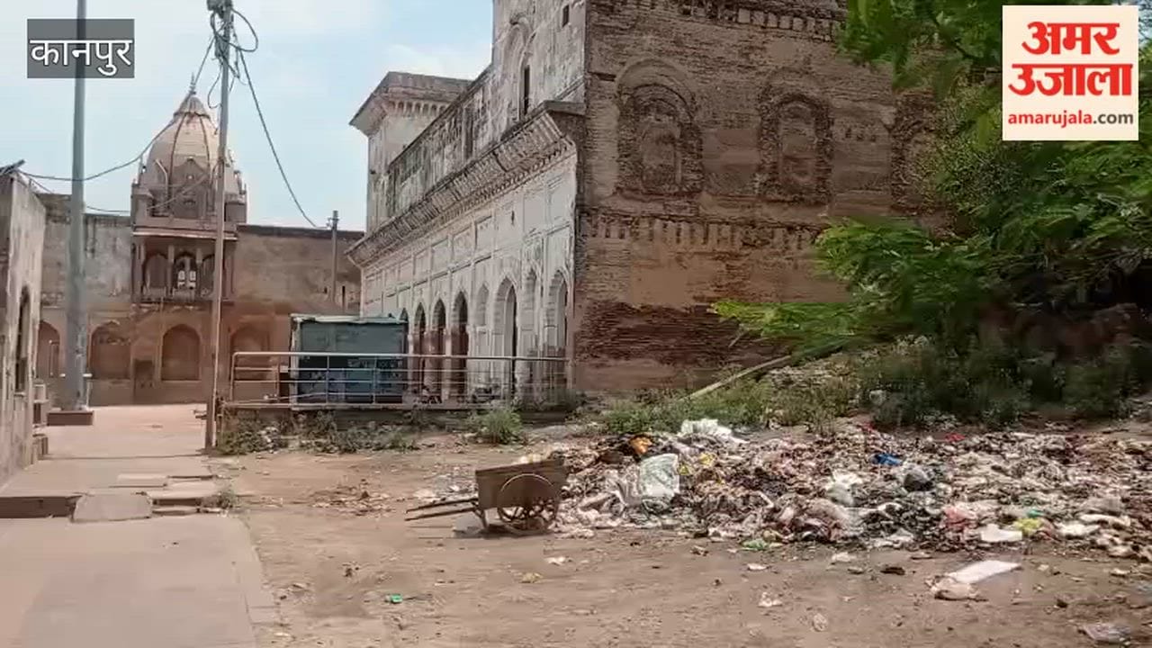 Kanpur: Pile of garbage at the historic Baradari Ghat