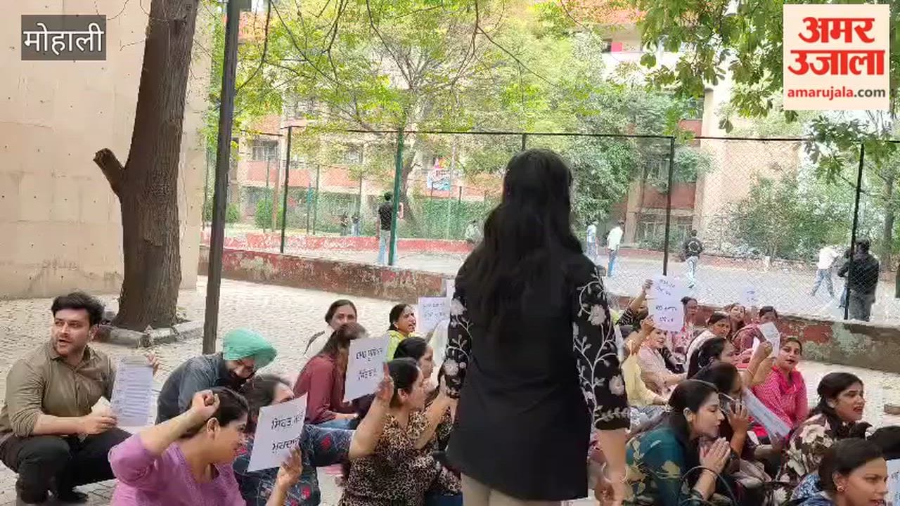 NHM employees protest at Mohali Phase 6 Civil Hospital.