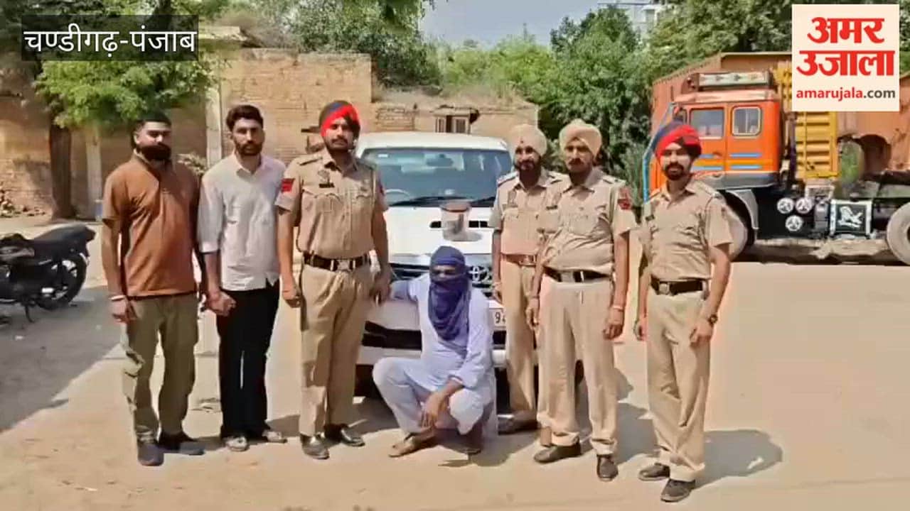 Moga Police arrested one person with an illegal pistol and four cartridges.